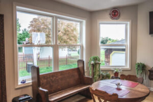 single hung windows in eating area of home